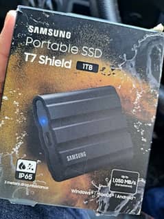 Samsung T7 Shield 1TB Black SSD