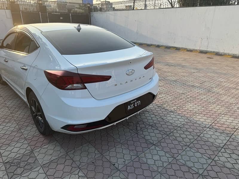 Hyundai Elantra 2022 3