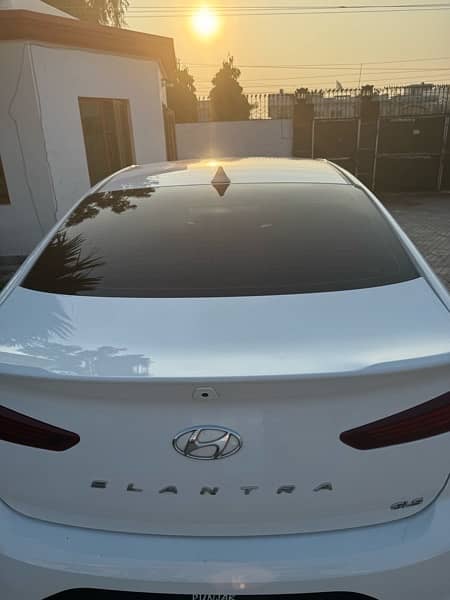 Hyundai Elantra 2022 6