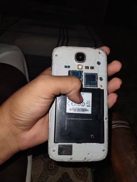 iphone 4 or Samsung s4  exchange possible 1