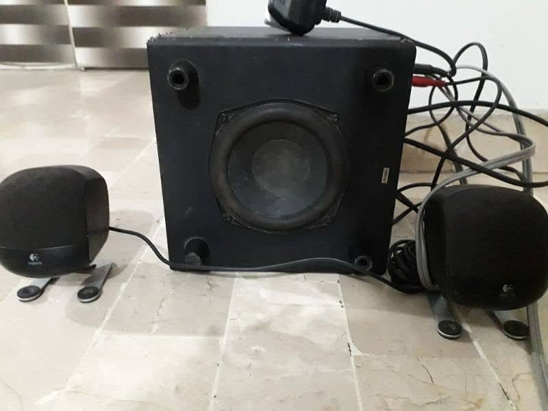 Logetich z523 dual woofer 2.1 system 3