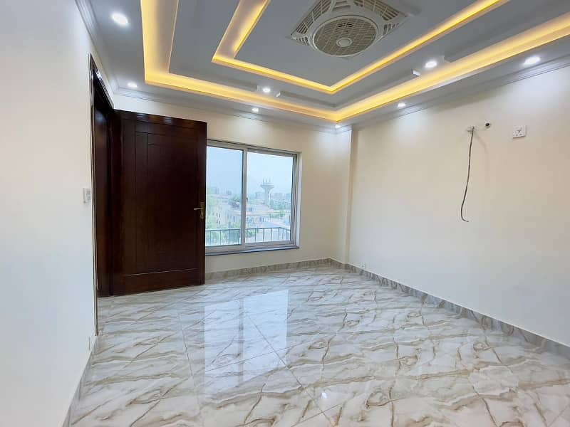 1 Bed Non Furnished Apartment Avalibal For Rent In Iqbal Block Bahria Town Lahore 8