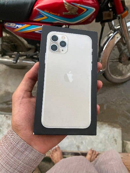 iphone 11 pro PTA approved with box.   x 11 12 13 14 15 0