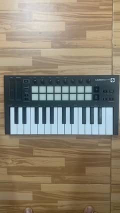 Launchkey 25keys mk3  in mint condition