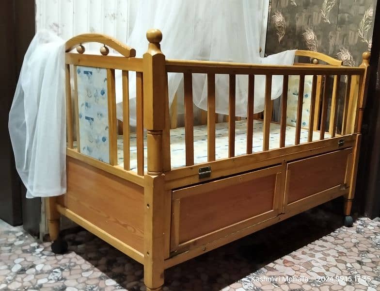 Baby Cot condition 10 / 9 2