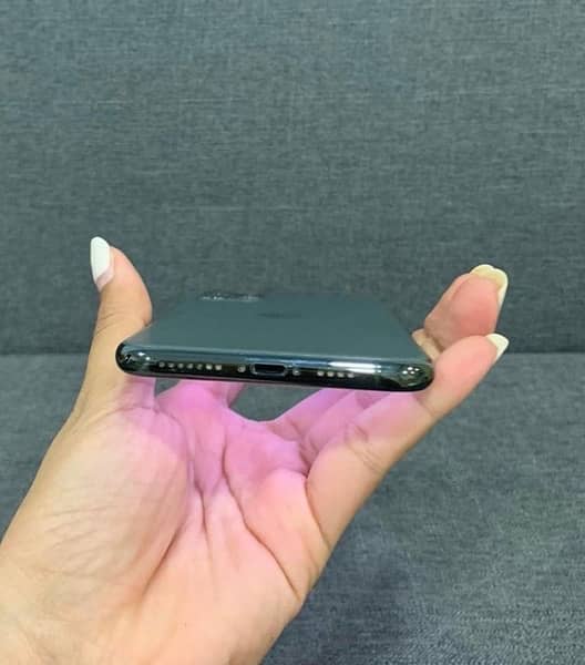 IPhone 11 Pro LLA 256Gb Midnight Green Colour Dual Sim Pta Approved. 4