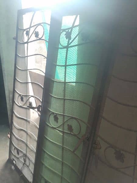 Iron Window with glass 5*5* 1