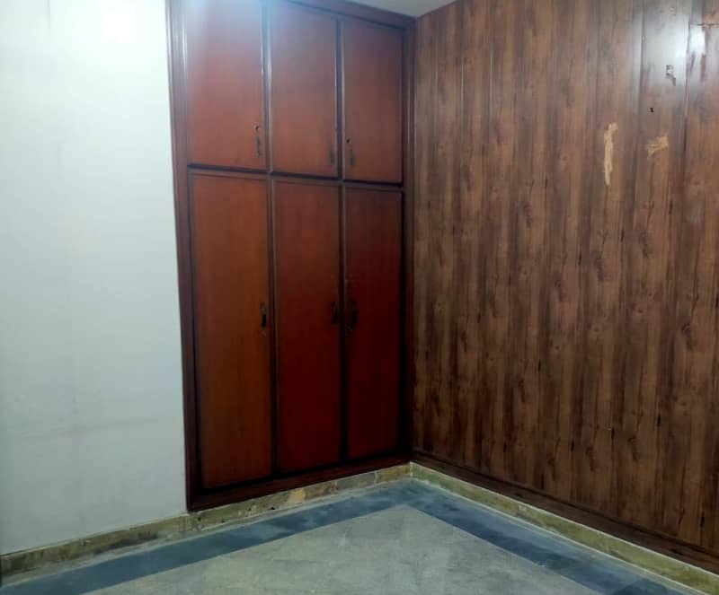 A Spacious 10 Marla House In Allama Iqbal Town - Nishtar Block 2