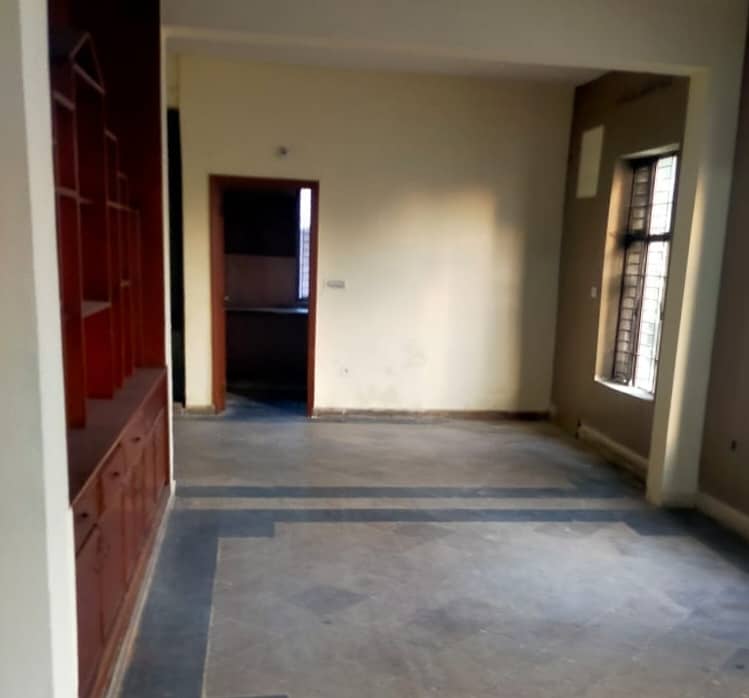 A Spacious 10 Marla House In Allama Iqbal Town - Nishtar Block 3