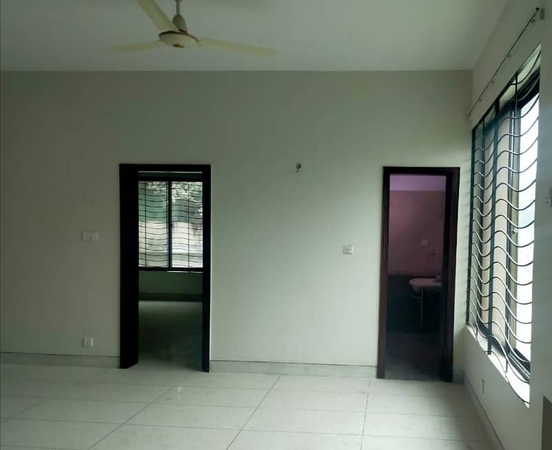 A Spacious 10 Marla House In Allama Iqbal Town - Nishtar Block 5