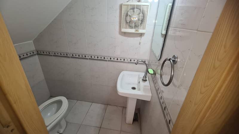 10 Marla House is Available For Rent In Jasmine Block Bahria Town Lahore 1