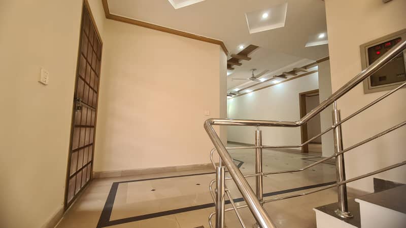 10 Marla House is Available For Rent In Jasmine Block Bahria Town Lahore 4