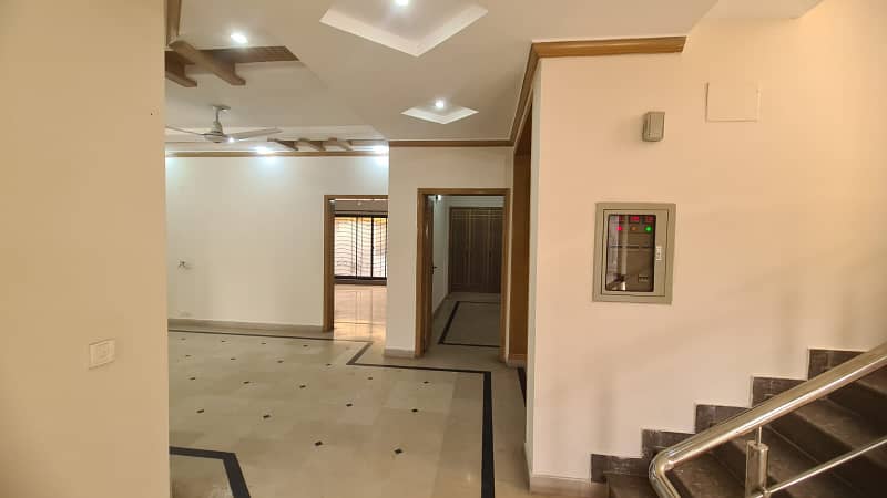 10 Marla House is Available For Rent In Jasmine Block Bahria Town Lahore 6