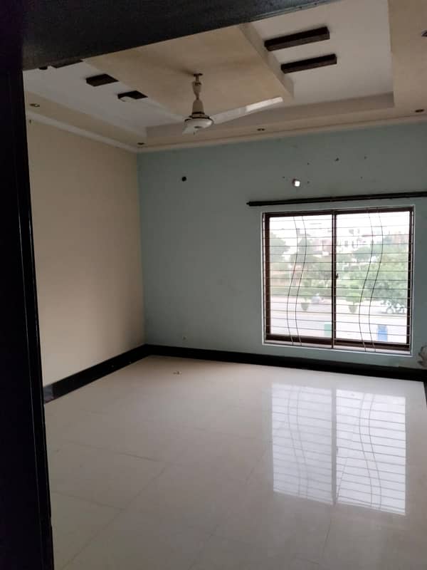 10 Marla Upper Portion is Available For Rent in Janiper Block Bahria Town Lahore 3