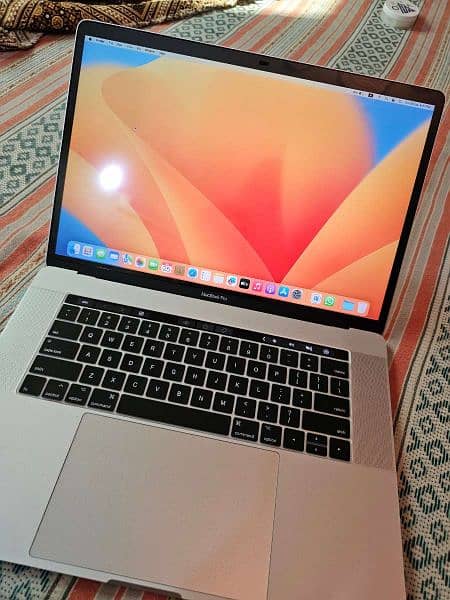 macbook pro 2019 15 inch 1