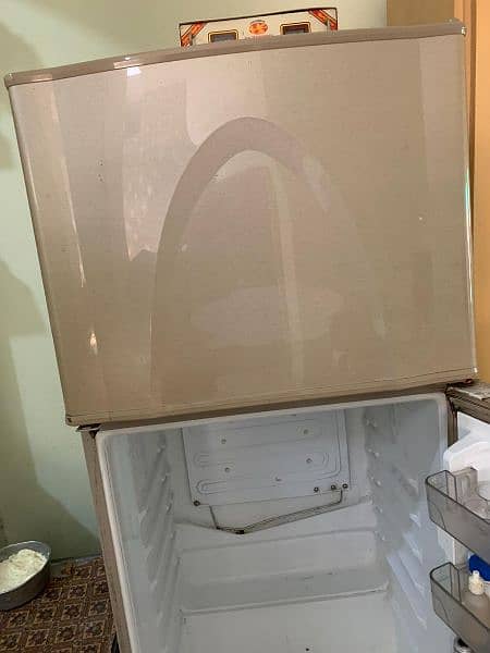 Dawlance Refrigerator in Good condition 9