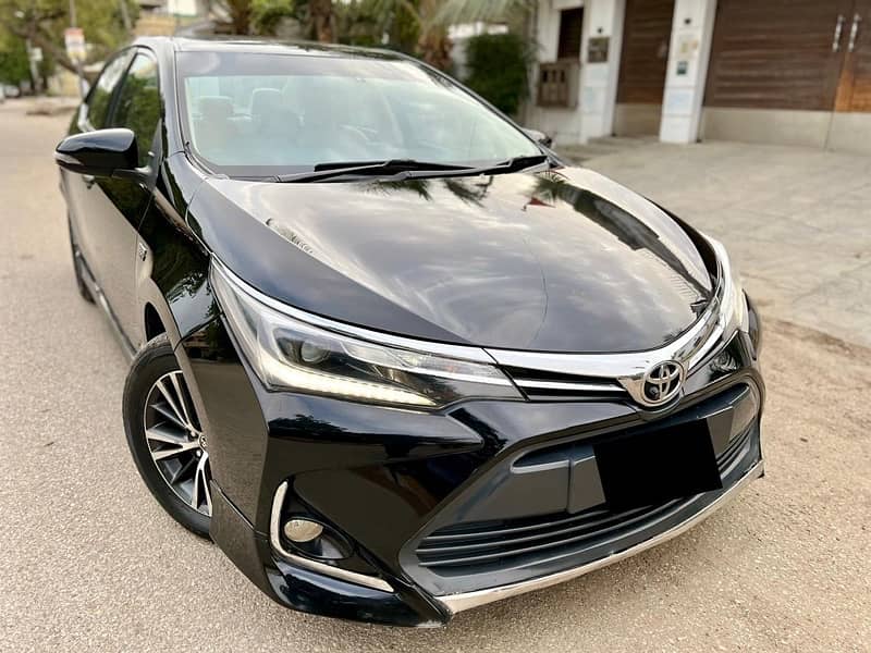 Toyota Corolla Altis Grande 1.8 Model 2018 3