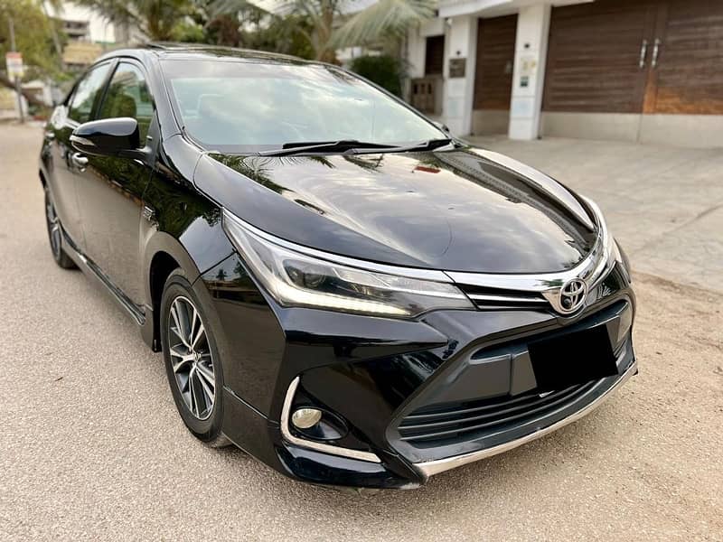 Toyota Corolla Altis Grande 1.8 Model 2018 4