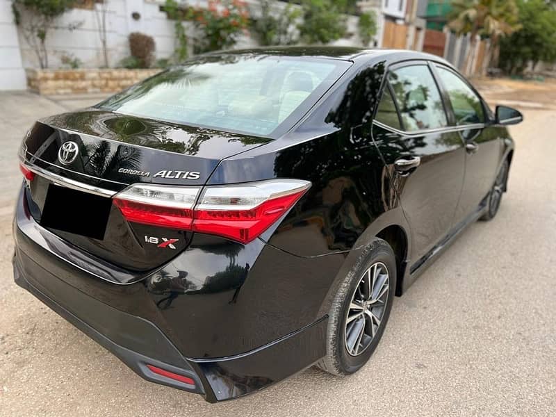 Toyota Corolla Altis Grande 1.8 Model 2018 7