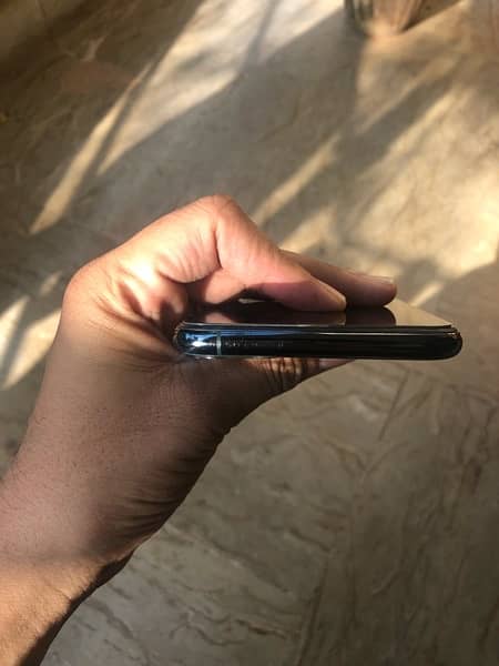 IPhone 11 Pro Max 4