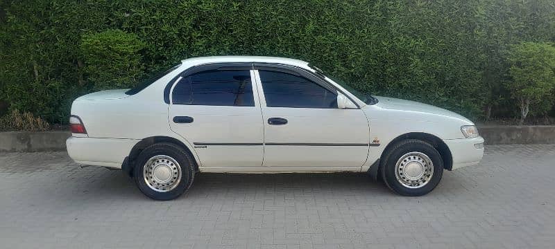 Toyota indus Corolla XE 2001 family car 3