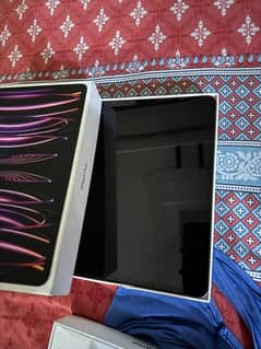 iPad Pro m2 13 inch 256gb 10/10 brand new condition 0