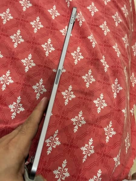 iPad Pro m2 13 inch 256gb 10/10 brand new condition 5