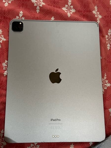 iPad Pro m2 13 inch 256gb 10/10 brand new condition 7