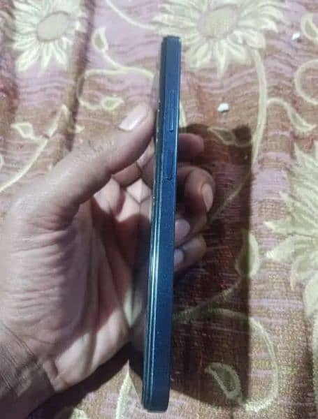 Infinix smart 8 all ok condition 10 by 9.5 hy box change sat hy 2