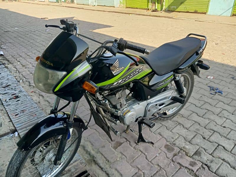 Honda Deluxe 125 2015 Swabi Number 6