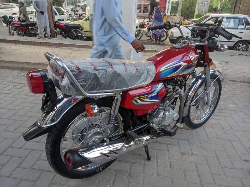 Honda 125 applied for  red  color 1