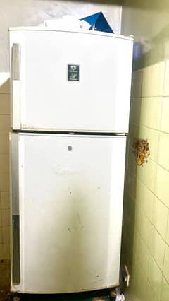 Good condition running fridge 0