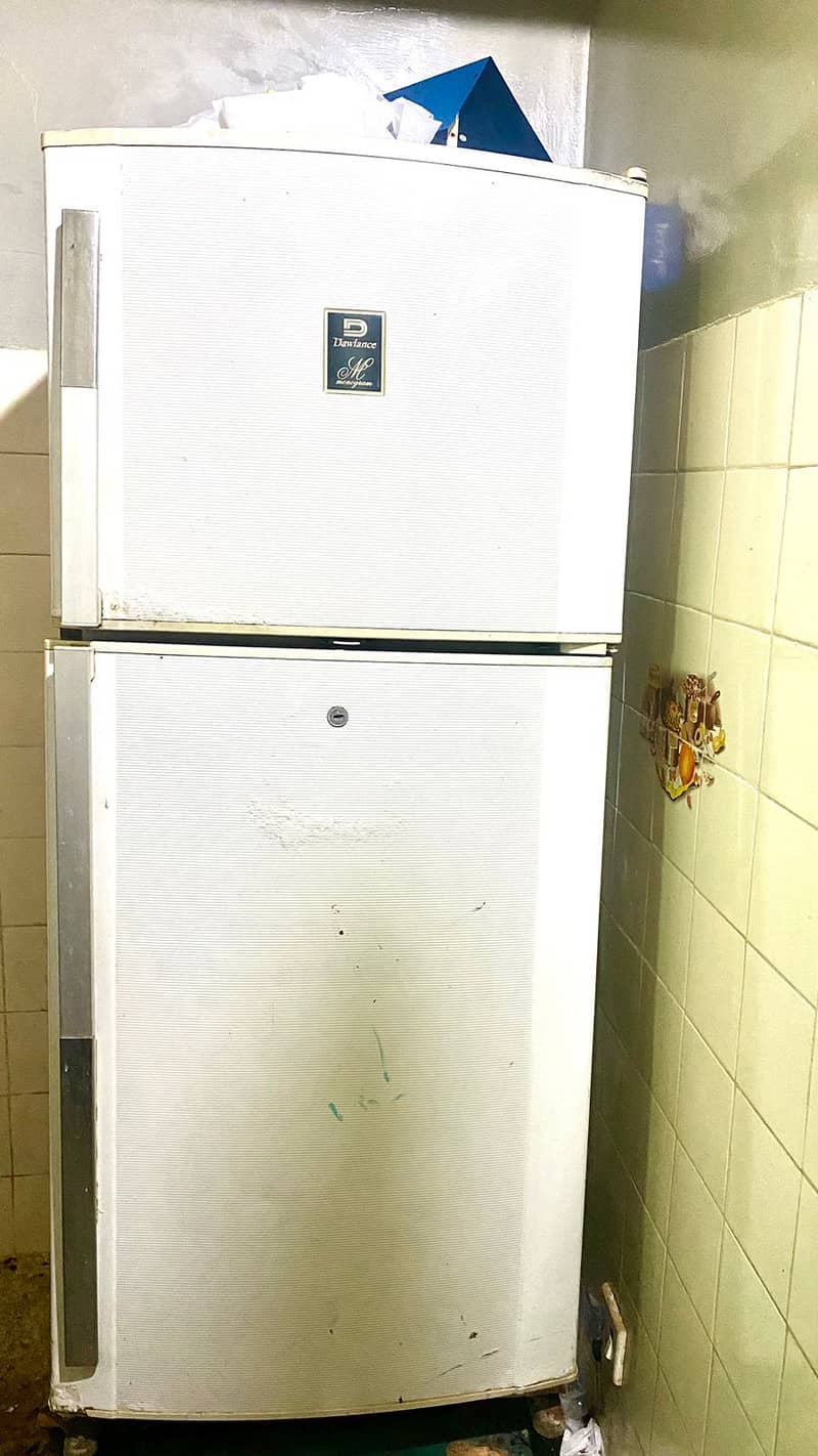 Good condition running fridge 0