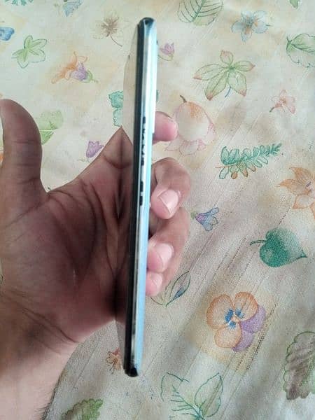 Vivo  V20SE 8/128 with box original charger 2