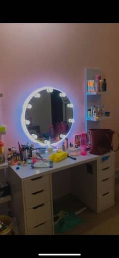 dressing table / vanity