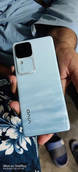 vivo v30 5g sported 3