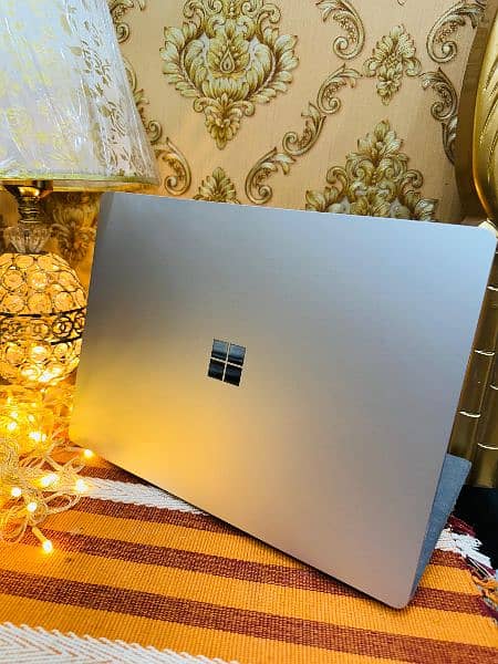 Microsoft surface laptop 3 10/10 condition 8