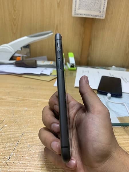 Iphone 11 128 GB JV model non PTA    03314291817 2