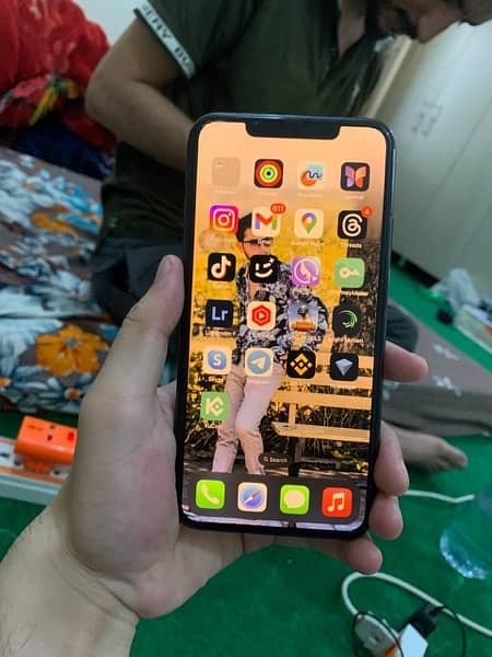 i phone 11 pro max urgent sale 1