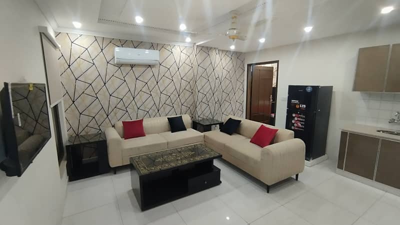 BRAND NEW 2 BEDROOMS FULLY LUXURY AND FULLY FURNISH IDEAL LOCATION EXCELLENT FLAT FOR RENT IN BAHRIA TOWN LAHORE 1