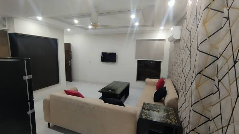 BRAND NEW 2 BEDROOMS FULLY LUXURY AND FULLY FURNISH IDEAL LOCATION EXCELLENT FLAT FOR RENT IN BAHRIA TOWN LAHORE 3