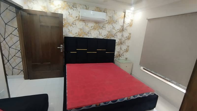 BRAND NEW 2 BEDROOMS FULLY LUXURY AND FULLY FURNISH IDEAL LOCATION EXCELLENT FLAT FOR RENT IN BAHRIA TOWN LAHORE 4