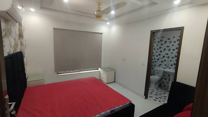 BRAND NEW 2 BEDROOMS FULLY LUXURY AND FULLY FURNISH IDEAL LOCATION EXCELLENT FLAT FOR RENT IN BAHRIA TOWN LAHORE 5