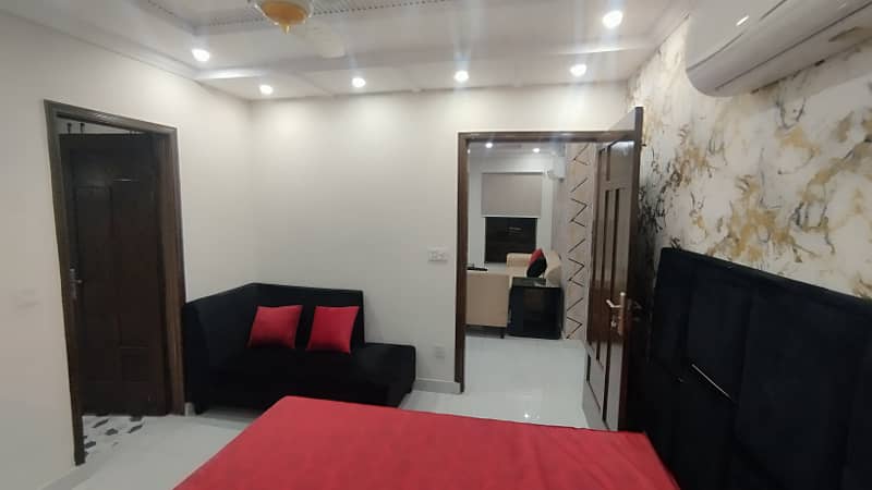 BRAND NEW 2 BEDROOMS FULLY LUXURY AND FULLY FURNISH IDEAL LOCATION EXCELLENT FLAT FOR RENT IN BAHRIA TOWN LAHORE 7