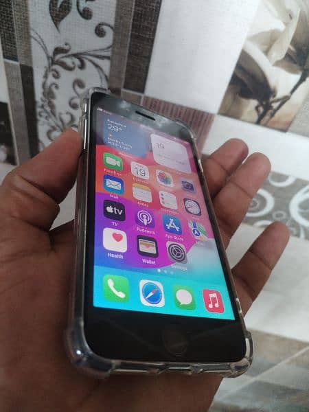 Apple iPhone se 2020 64gb fu pta approved 6