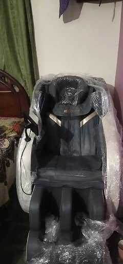 massage chair (just like new)