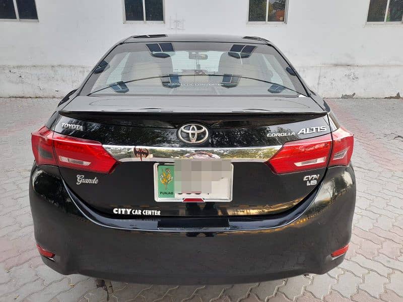 Toyota Corolla Altis Grande 2015 3