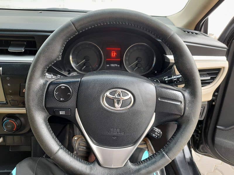 Toyota Corolla Altis Grande 2015 11