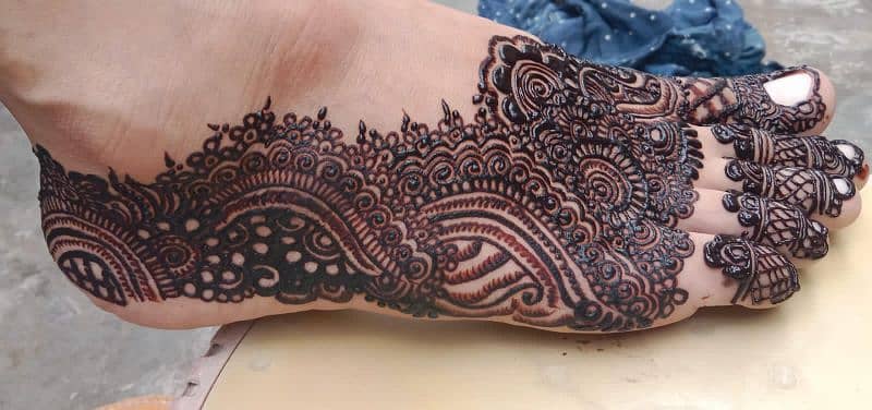 Professional Mehndi Artist 1