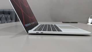 MACBOOK